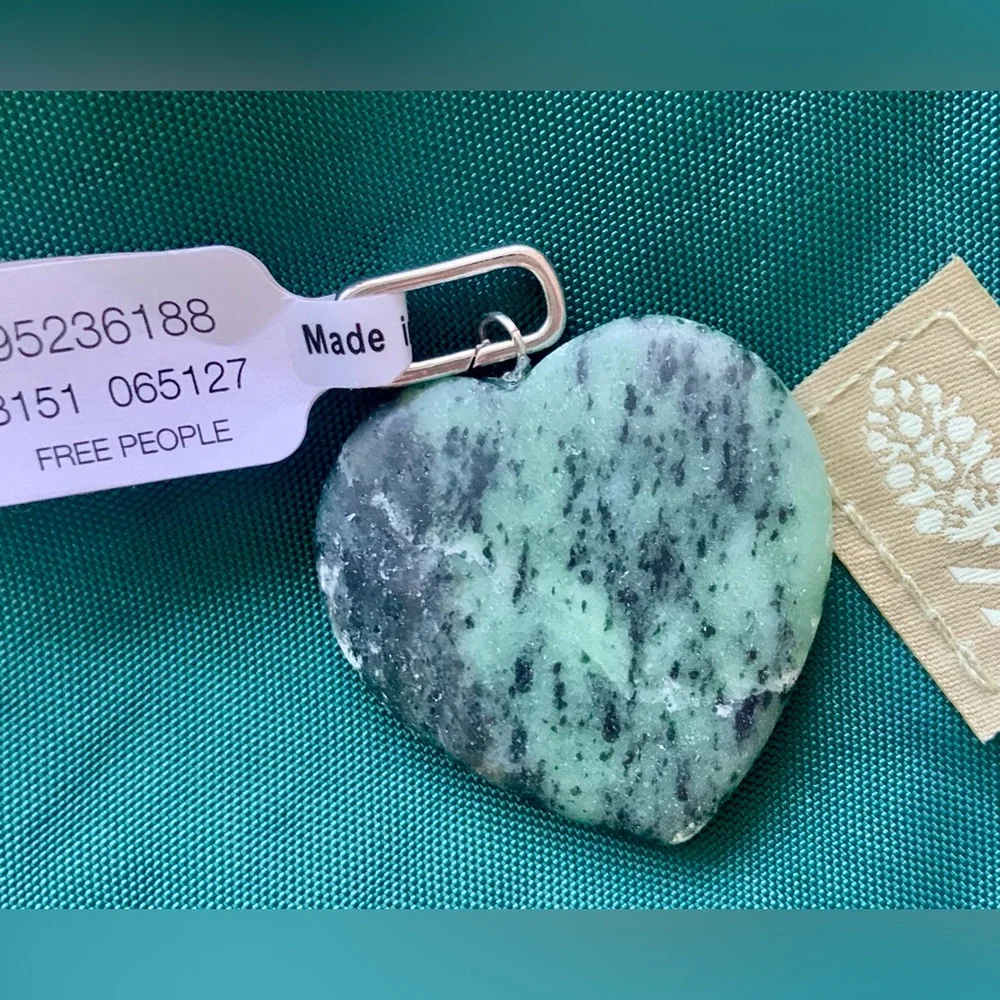 ~ Free People ~ ‘Stone Heart ~ Bag Charm’ *NWT* Charm~ Green ~ Hardware~ Silver - Picture 7 of 9